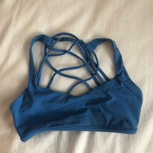 Lululemon free to be wild size 6